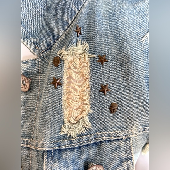 Hook Blue Denim Vest with Distressed Details and Cropped Length vintage - Picture 4 of 9